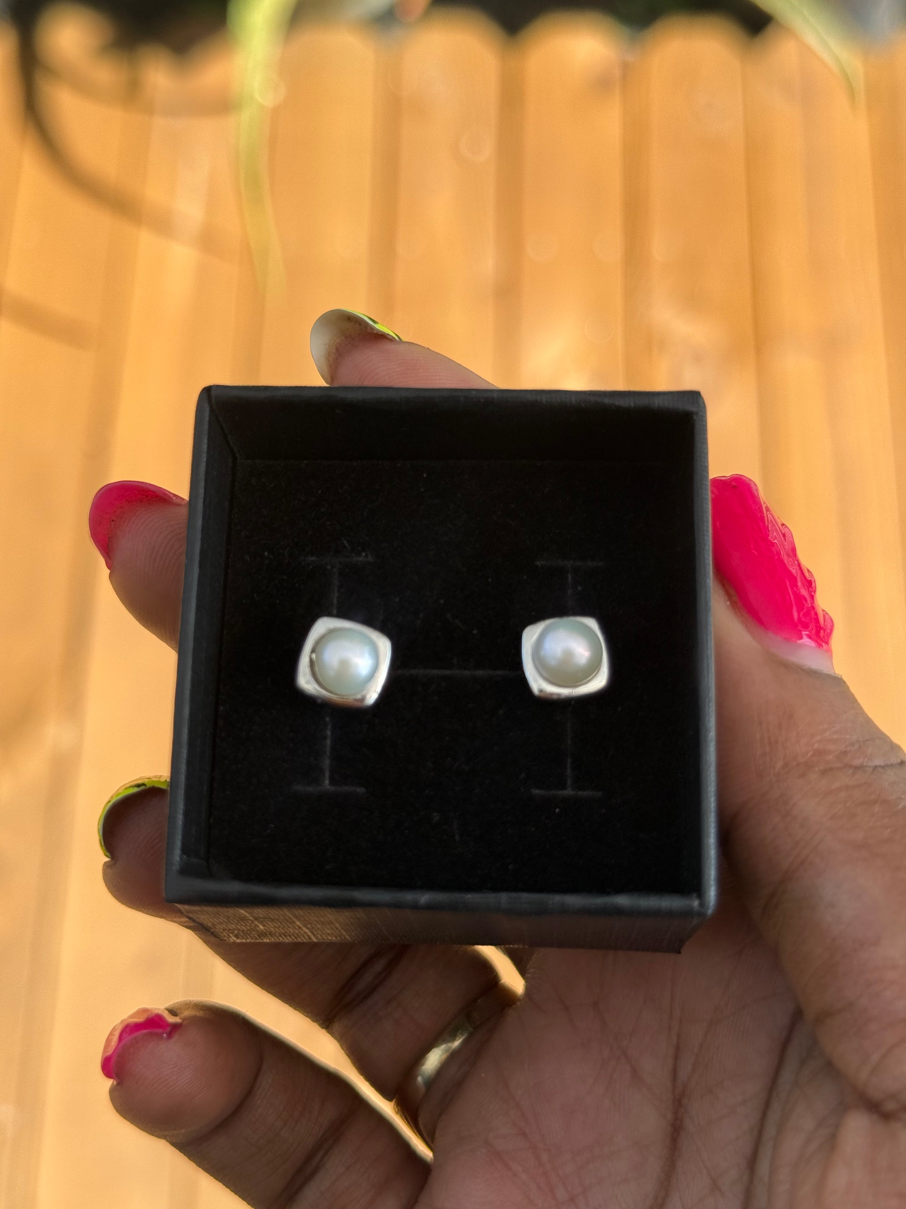 Pearl Stud Earring