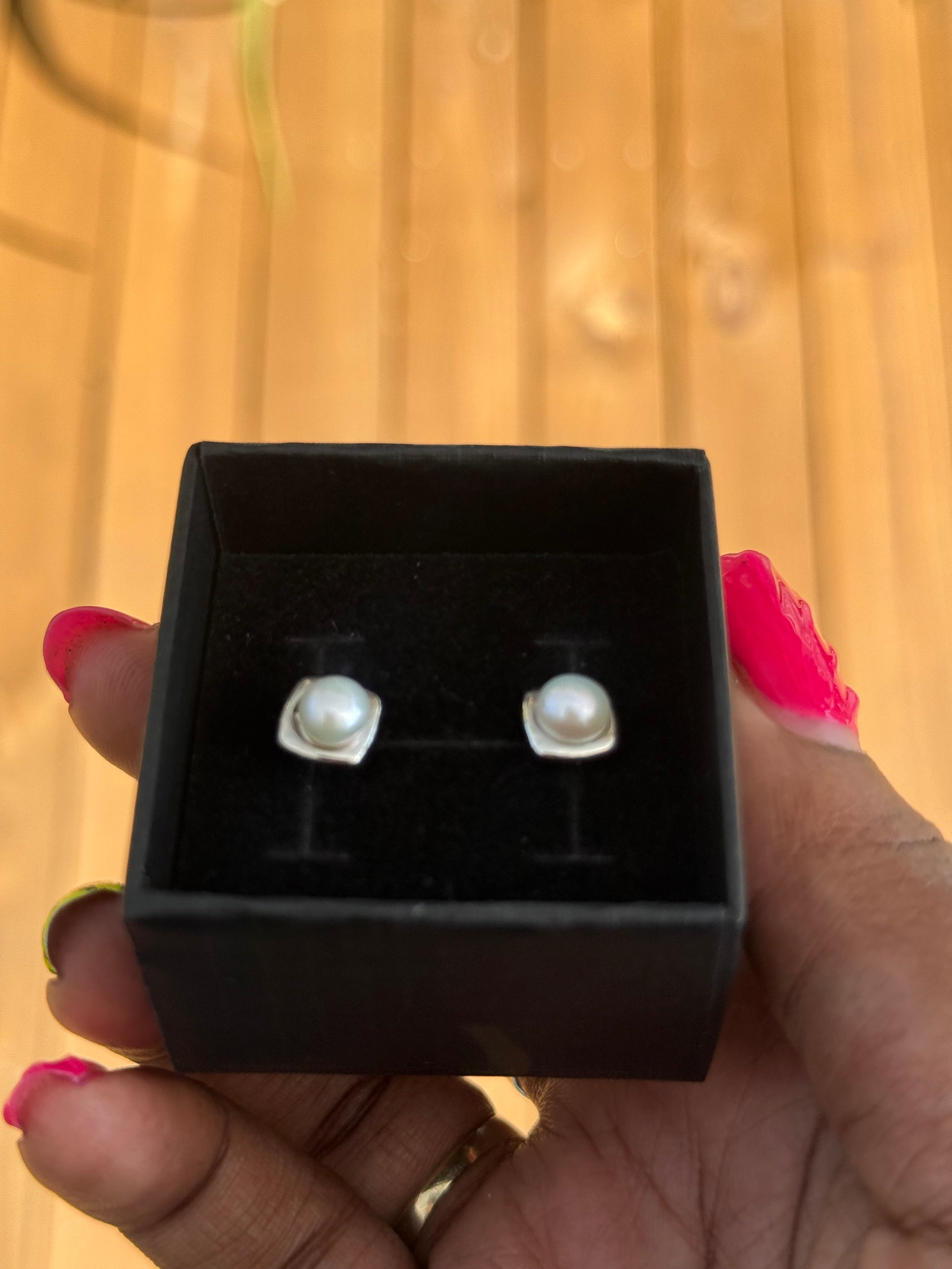 Pearl Stud Earring