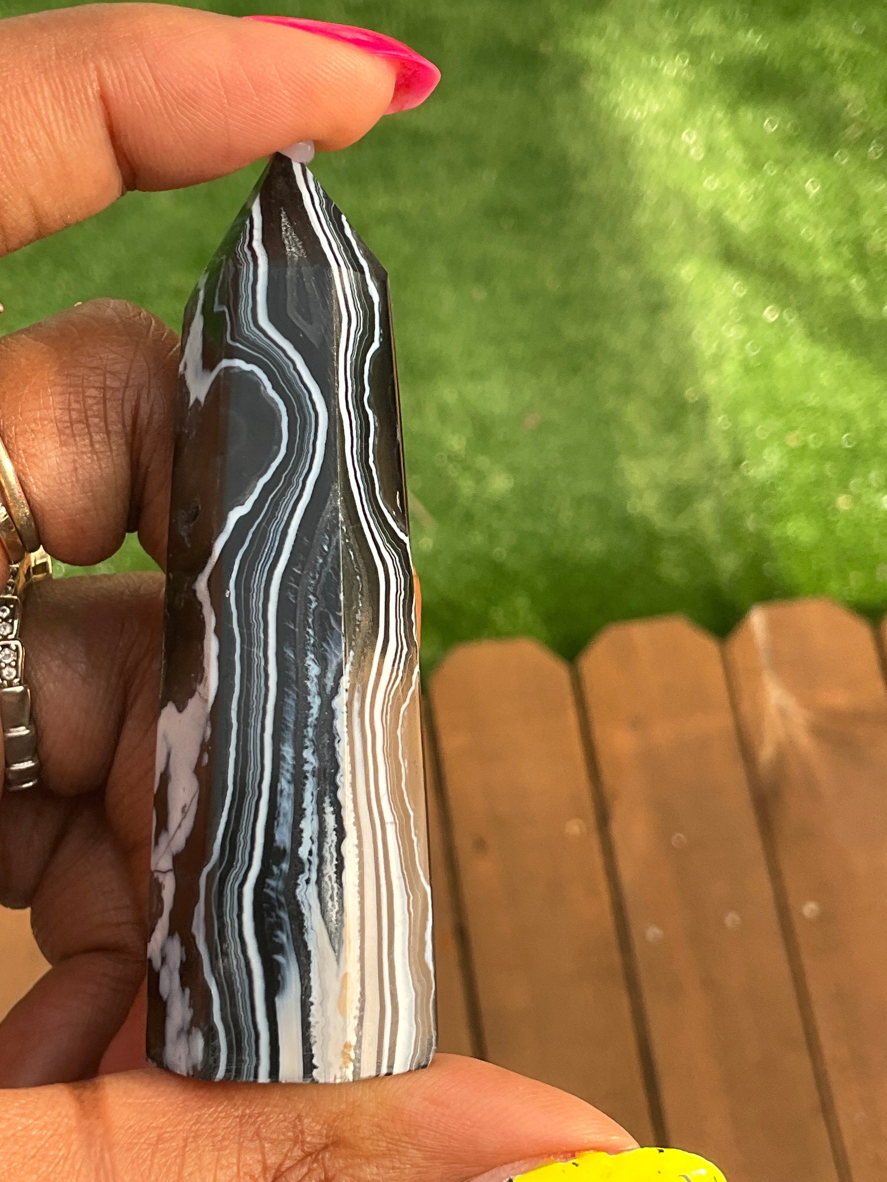 Black Agate Banded Point