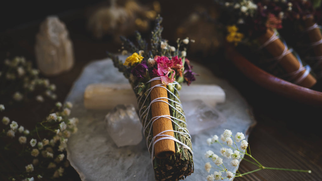 Cedar & Cinnamon Floral Smoke Bundle - Invite Prosperity & New Space Renewal