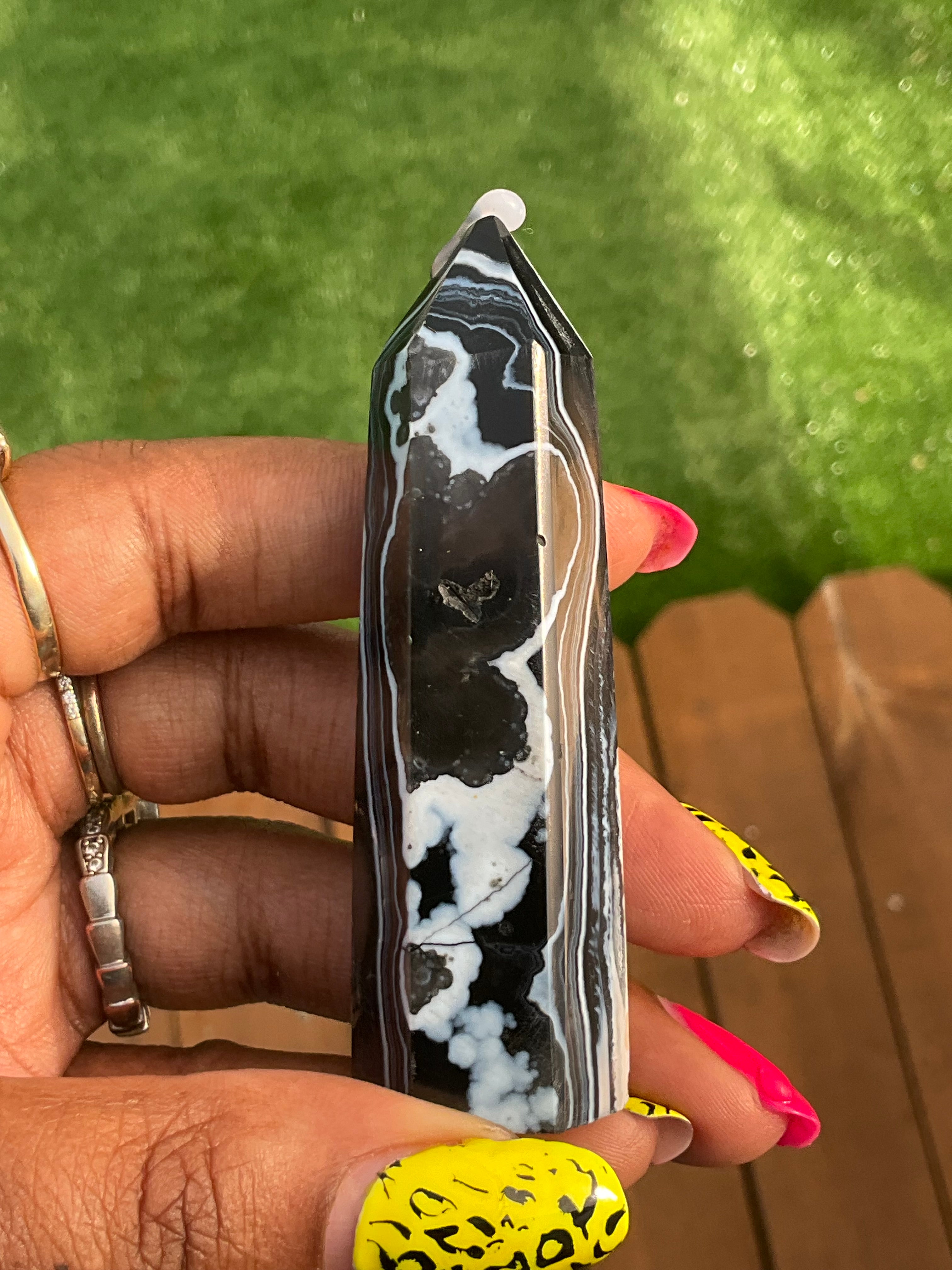 Black Agate Banded Point
