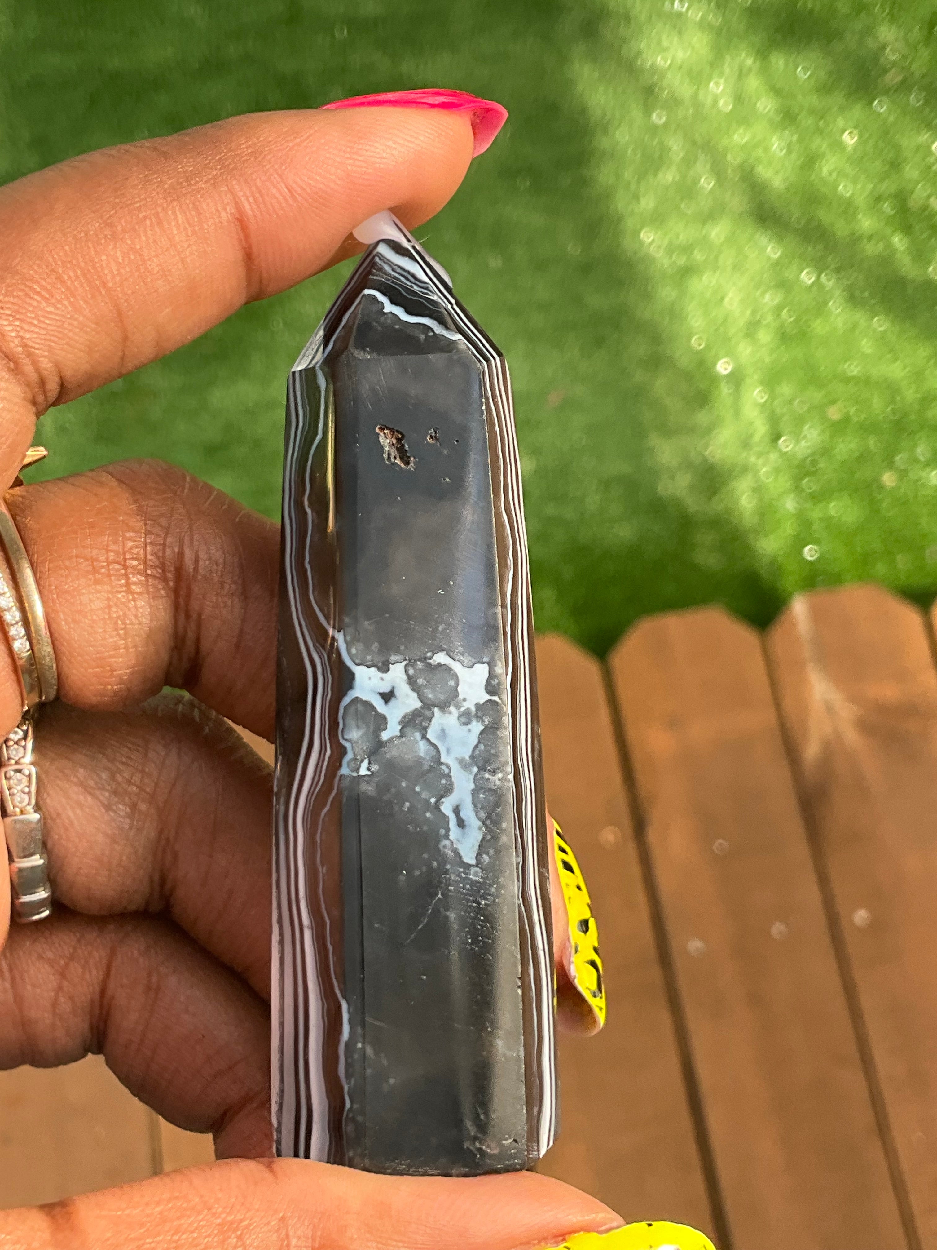 Black Agate Banded Point