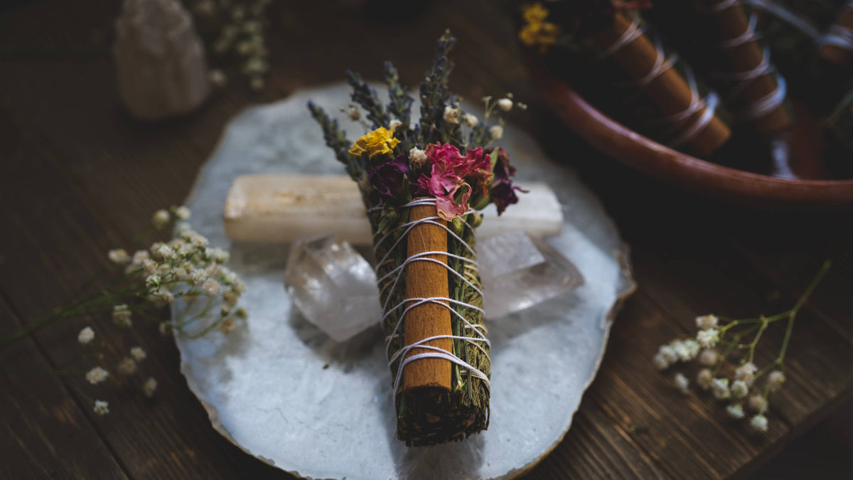 Cedar & Cinnamon Floral Smoke Bundle - Invite Prosperity & New Space Renewal