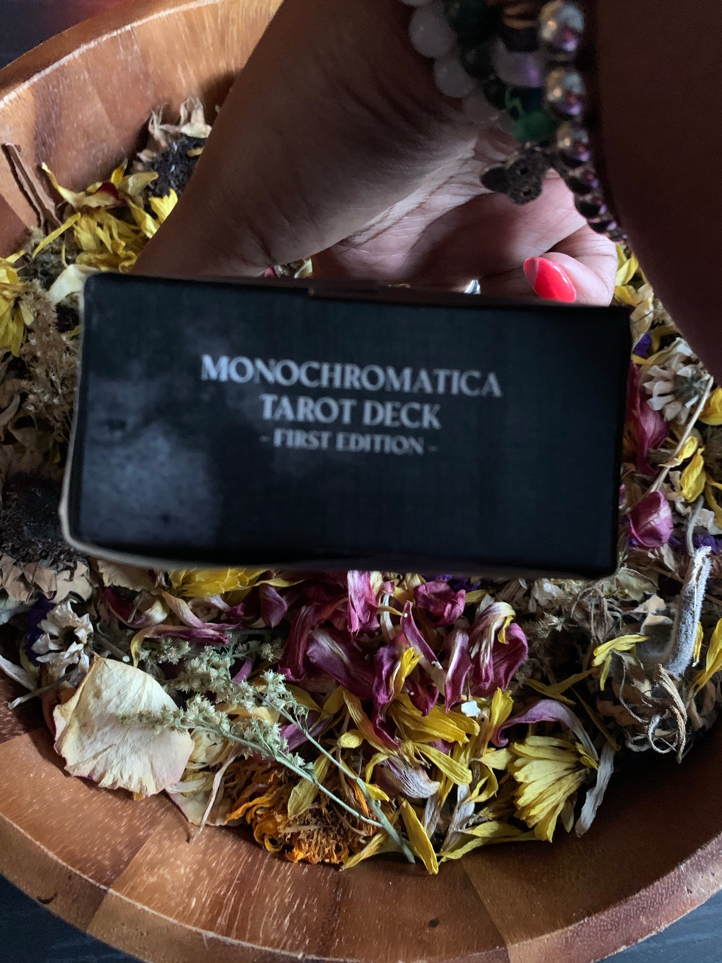 Monochromatica Tarot Deck - Astrolyszics